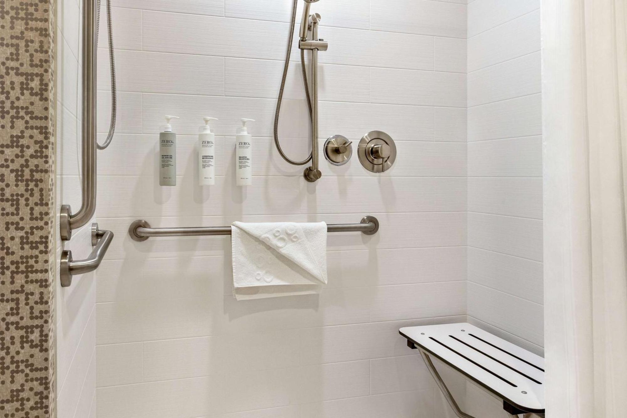 Home2 Suites By Hilton Minneapolis University Area Exteriör bild